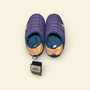 The North Face Thermoball traction slip on mules size 6 Women’s